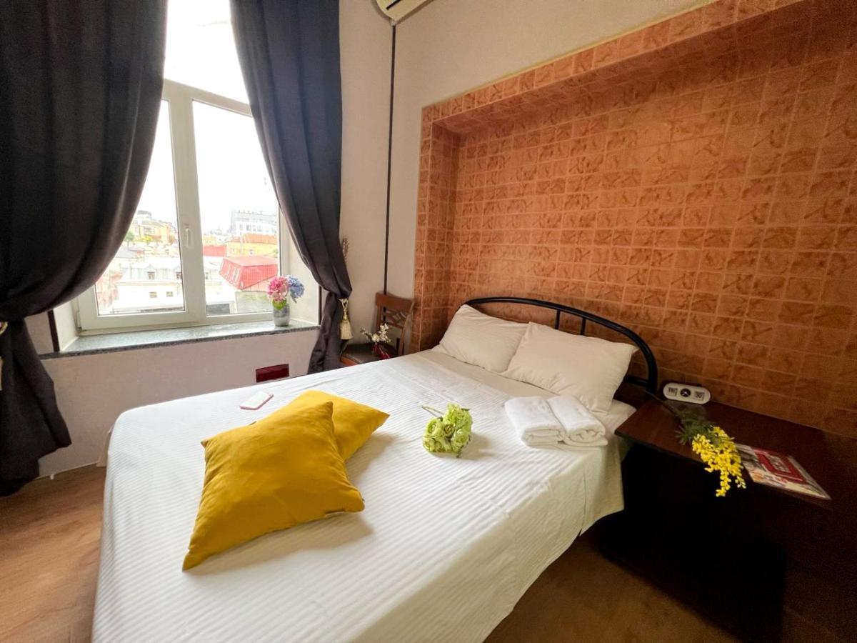 Apartment In The Historic Center Киев Экстерьер фото