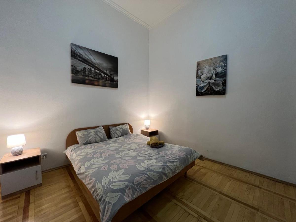 Apartment In The Historic Center Киев Экстерьер фото