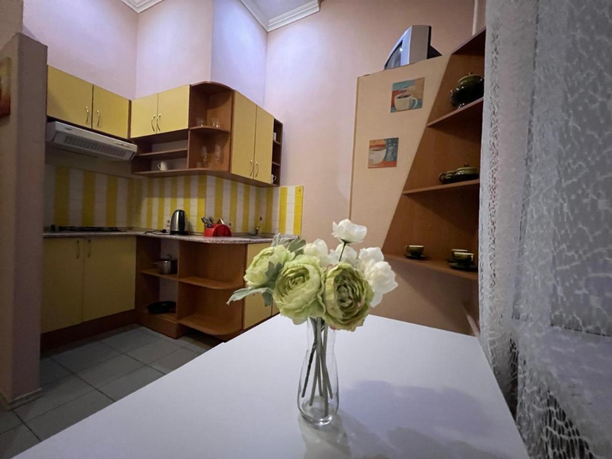 Apartment In The Historic Center Киев Экстерьер фото